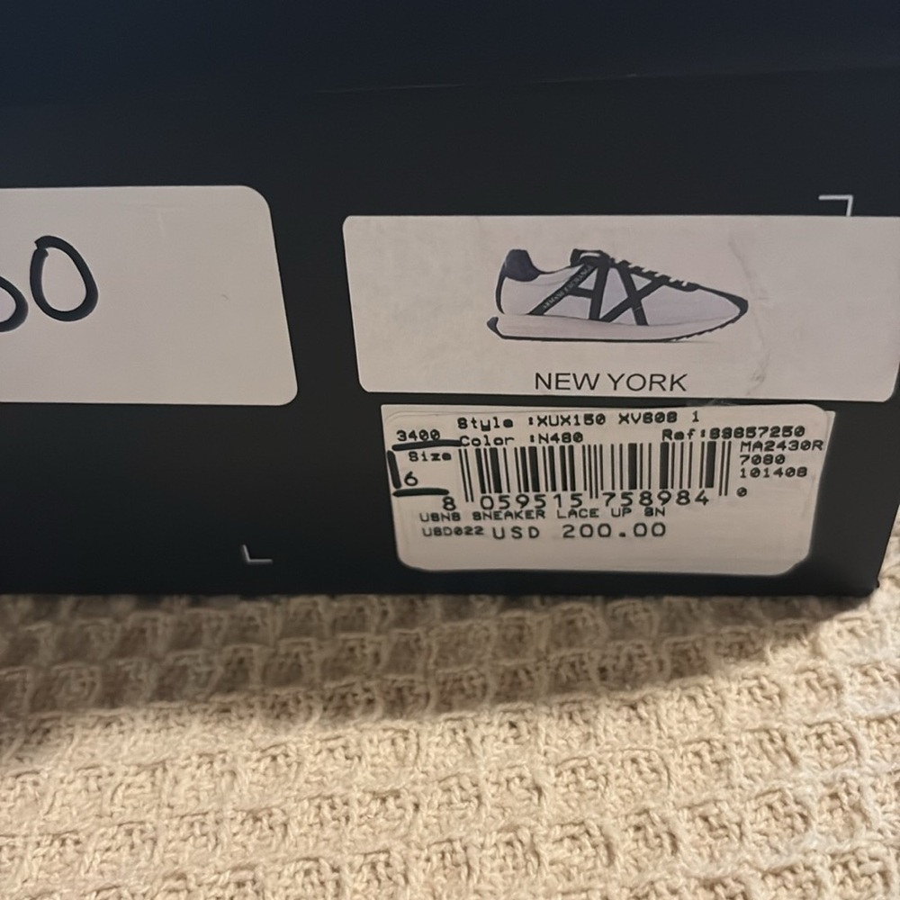 Unisex Armani Exchange Classic Sneakers - Men’s size 6 / Women’s size 8.5 - Picture 6 of 6